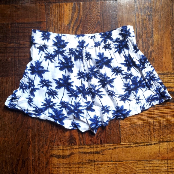 Forever21 Blue Palm Tree Shorts Size Small - Picture 2 of 2